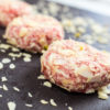 Mandorlina, polpettina di carne di scottona e maiale in granella di mandorle Mandorlina, polpettina di carne di scottona e maiale in granella di mandorle