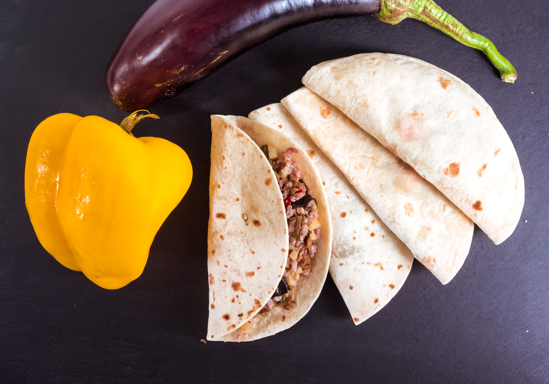 Piadina romagnola ripiena all’ortolana e salsiccia artigianale Piadina romagnola ripiena all’ortolana e salsiccia artigianale