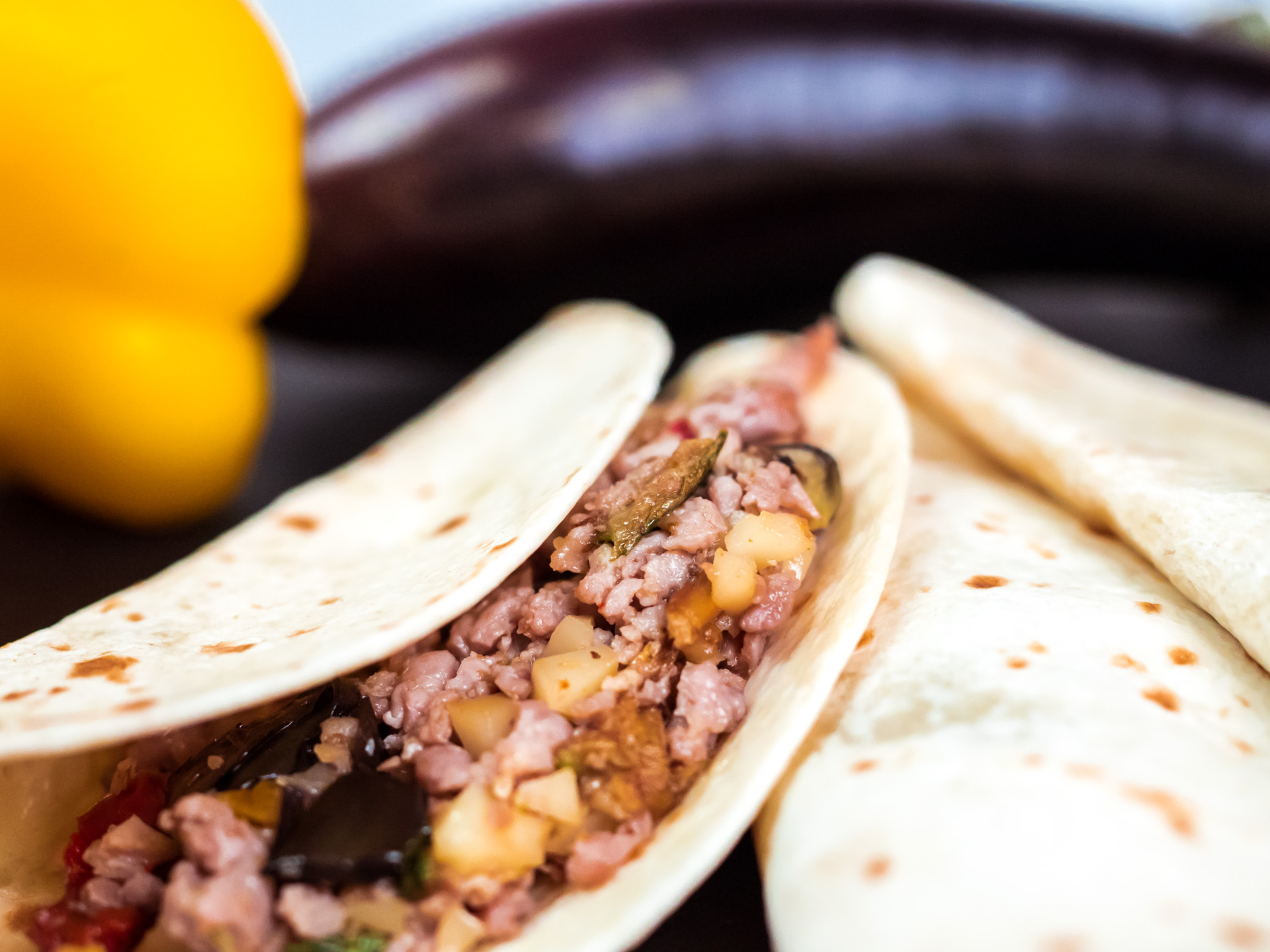 Piadina romagnola ripiena all’ortolana e salsiccia artigianale Piadina romagnola ripiena all’ortolana e salsiccia artigianale