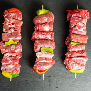 Spiedini di carne di maialino Nero italiano – Macelleria D’Orta Carni